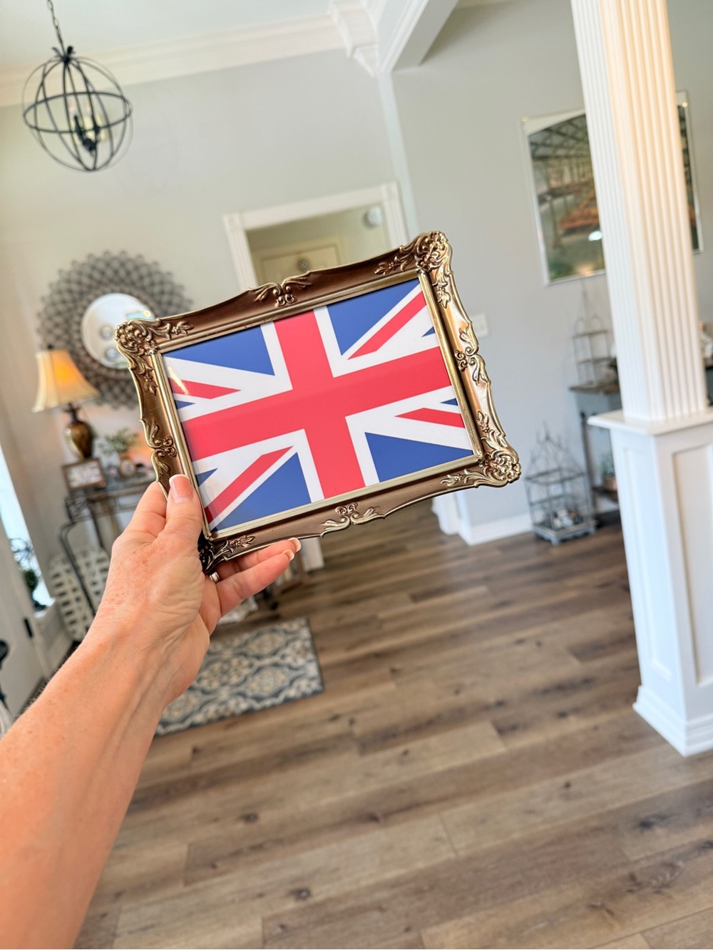 Vintage Ornate Gold Metal Frame – Hollywood Regency, Union Jack Print, 5x7 - Picture 6 of 10